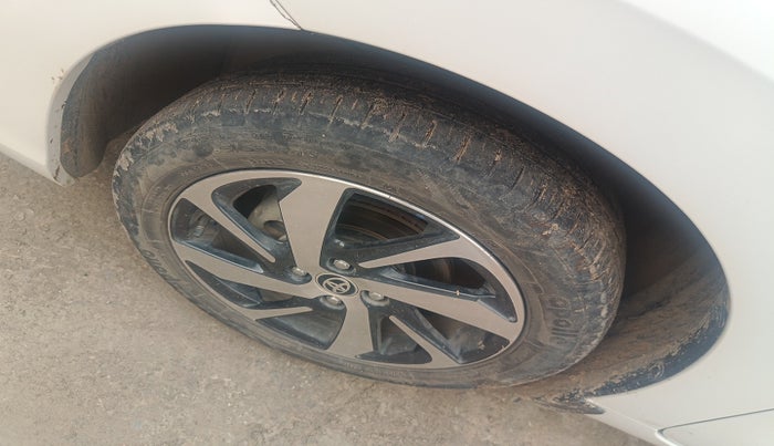 2023 Toyota Glanza V, Petrol, Manual, 24,173 km, tyre