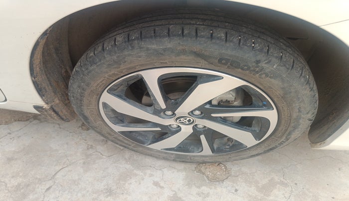 2023 Toyota Glanza V, Petrol, Manual, 24,173 km, tyre