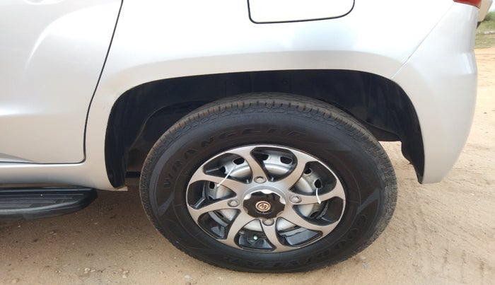 2018 Mahindra TUV300 T4 PLUS, Diesel, Manual, 1,65,966 km, tyre