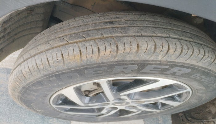 2022 Mahindra XUV300 W8 1.2 PETROL, Petrol, Manual, 25,790 km, tyre