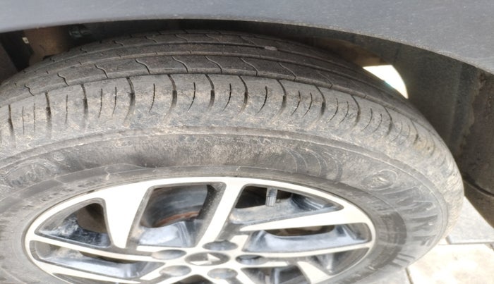 2022 Mahindra XUV300 W8 1.2 PETROL, Petrol, Manual, 25,790 km, tyre