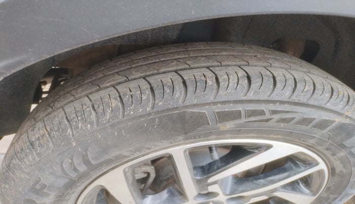 2022 Mahindra XUV300 W8 1.2 PETROL, Petrol, Manual, 25,790 km, tyre