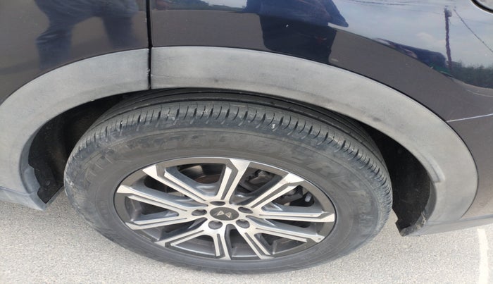 2022 Mahindra XUV700 AX 7 LUXURY D AWD AT 7 STR, Diesel, Automatic, 1,31,508 km, tyre