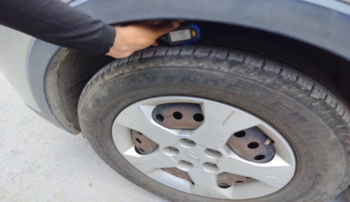 2020 Mahindra XUV300 W6 1.2 PETROL, Petrol, Manual, 61,500 km, tyre