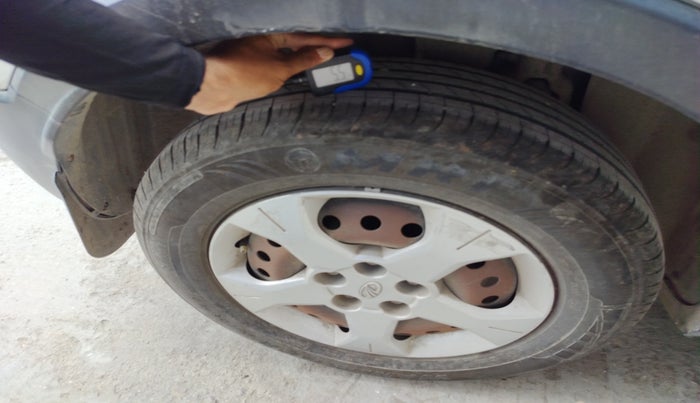 2020 Mahindra XUV300 W6 1.2 PETROL, Petrol, Manual, 61,500 km, tyre