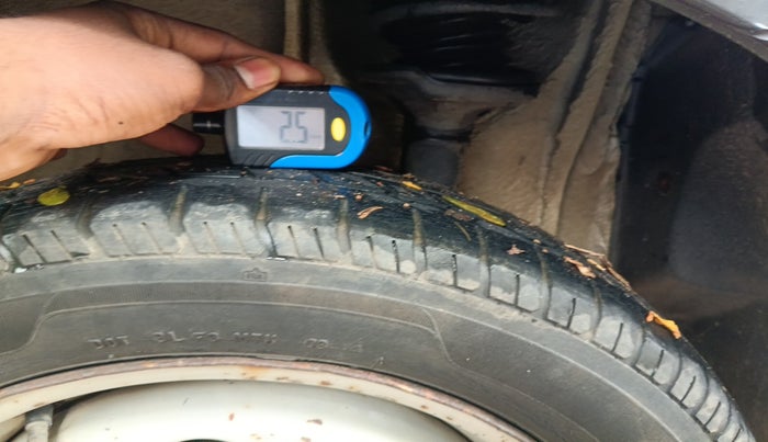 2011 Tata Indicab AC, Diesel, Manual, 1,54,368 km, tyre