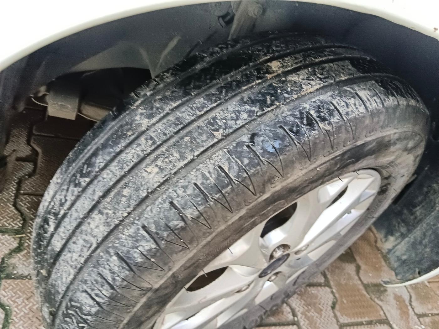 2013 Ford Figo TITANIUM 1.4 DIESEL, Diesel, Manual, 1,26,331 km, tyre