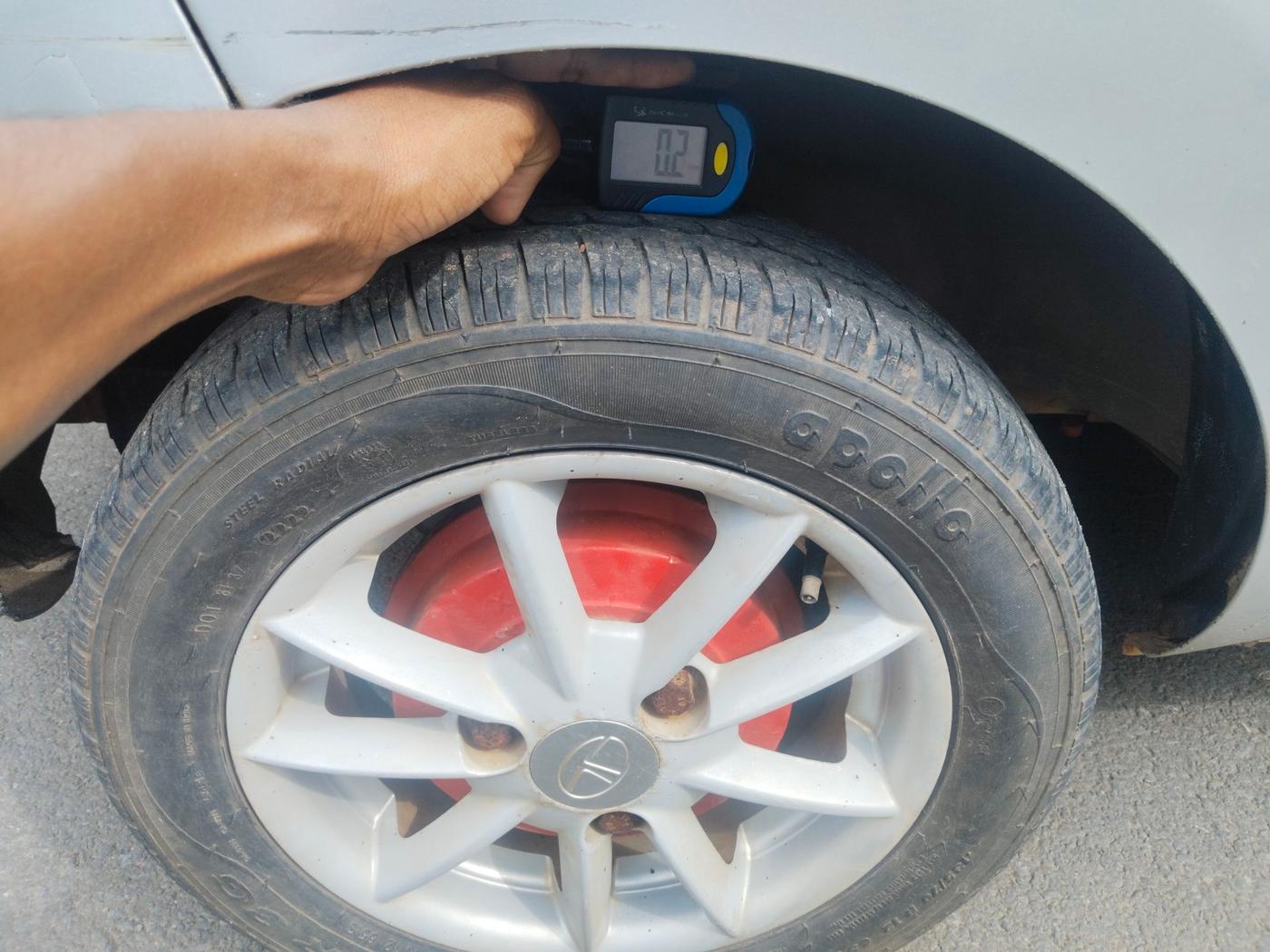 2016 Tata Nano TWIST XTA, Petrol, Automatic, 55,375 km, tyre