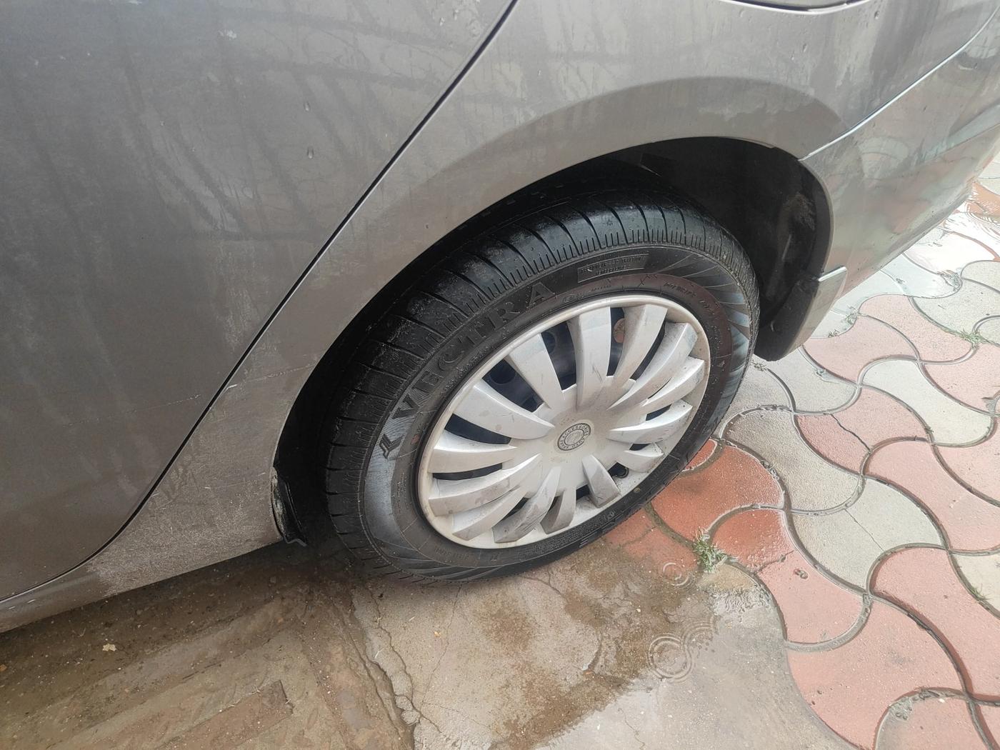 2016 Maruti Ciaz VXI+, Petrol, Manual, 87,680 km, tyre