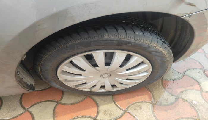 2016 Maruti Ciaz VXI+, Petrol, Manual, 87,680 km, tyre