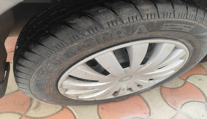 2016 Maruti Ciaz VXI+, Petrol, Manual, 87,680 km, tyre