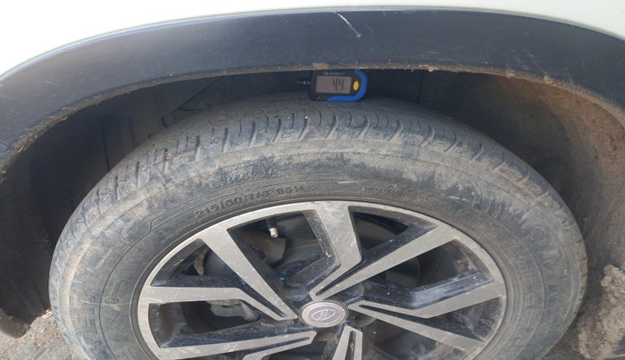 2019 Maruti Vitara Brezza VDI, Diesel, Manual, 91,934 km, tyre