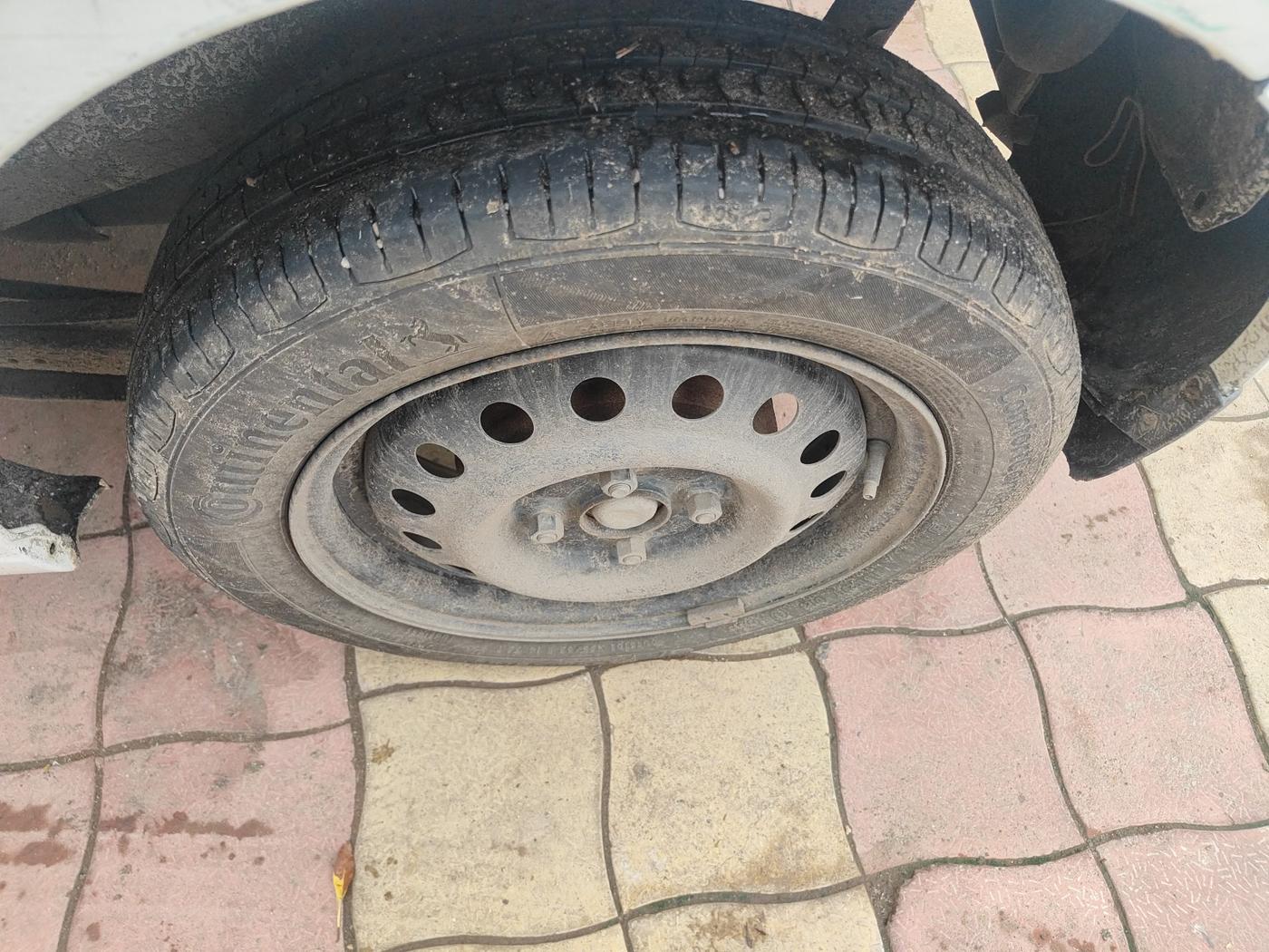 2013 Maruti Wagon R 1.0 VXI, Petrol, Manual, 1,46,093 km, tyre
