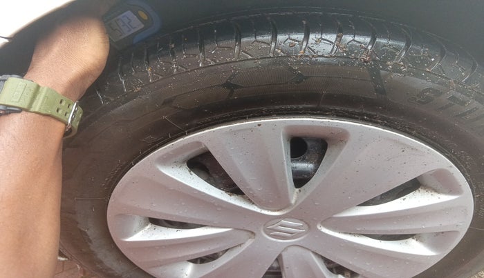 2014 Maruti Ertiga VXI CNG, Petrol, Manual, 89,111 km, tyre