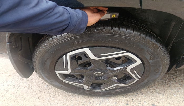 2025 Tata Curvv Pure Plus 1.5 Diesel 6MT, Diesel, Manual, 8,000 km, tyre