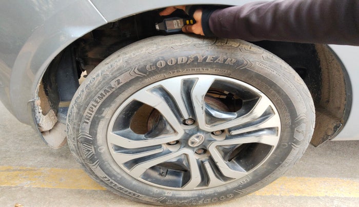 2018 Tata Tiago XZA PETROL, Petrol, Automatic, 87,034 km, tyre