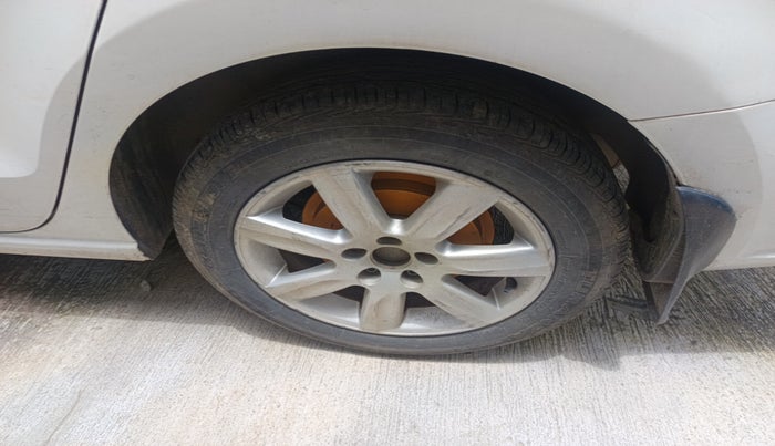 2013 Volkswagen Vento COMFORTLINE DIESEL 1.6, Diesel, Manual, 1,18,571 km, tyre