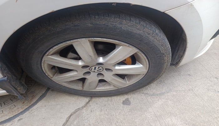 2013 Volkswagen Vento COMFORTLINE DIESEL 1.6, Diesel, Manual, 1,18,571 km, tyre