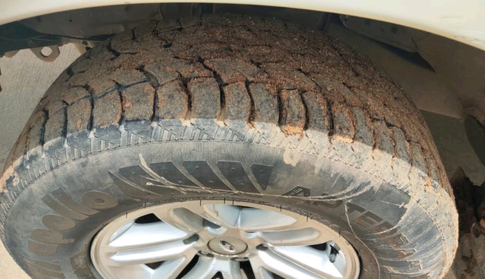 2012 Ford Endeavour 2.5L 4X2 MT, Diesel, Manual, 1,82,167 km, tyre