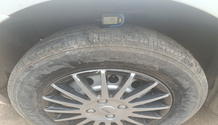2010 Maruti Swift Dzire LXI, Petrol, Manual, 1,00,451 km, tyre