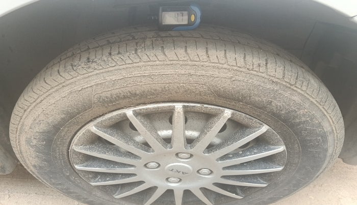 2010 Maruti Swift Dzire LXI, Petrol, Manual, 1,00,451 km, tyre