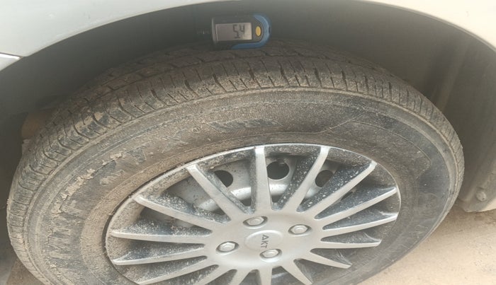 2010 Maruti Swift Dzire LXI, Petrol, Manual, 1,00,451 km, tyre