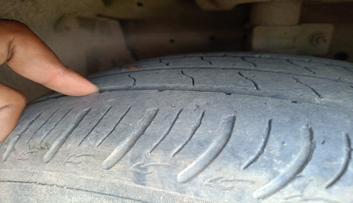 2015 Maruti Ertiga VXI, Petrol, Manual, 96,519 km, tyre