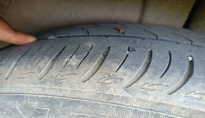 2015 Maruti Ertiga VXI, Petrol, Manual, 96,519 km, tyre