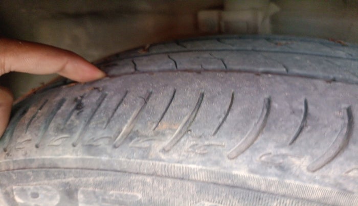 2015 Maruti Ertiga VXI, Petrol, Manual, 96,519 km, tyre