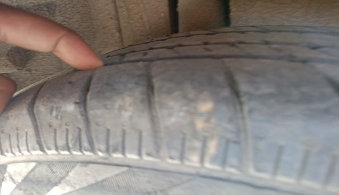 2015 Maruti Ertiga VXI, Petrol, Manual, 96,519 km, tyre