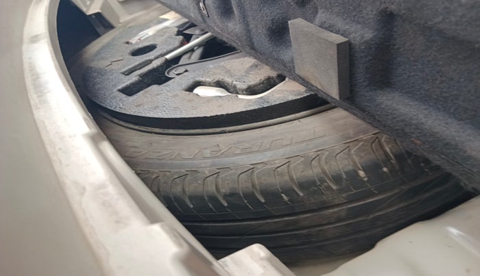 2019 Mahindra XUV300 W8 (O) 1.5 DIESEL, Diesel, Manual, 1,25,000 km, tyre