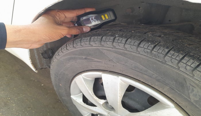 2012 Hyundai Eon ERA +, Petrol, Manual, 1,09,555 km, tyre