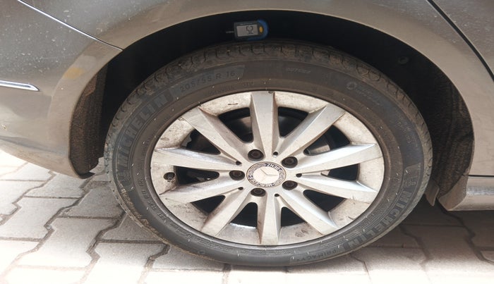 2014 Mercedes Benz B Class B180, Diesel, Automatic, 68,788 km, tyre