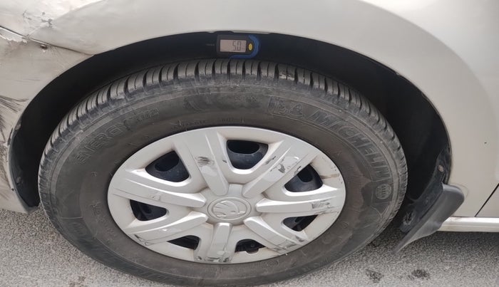 2013 Skoda Rapid AMBITION 1.6 MPI MT, Petrol, Manual, 95,591 km, tyre