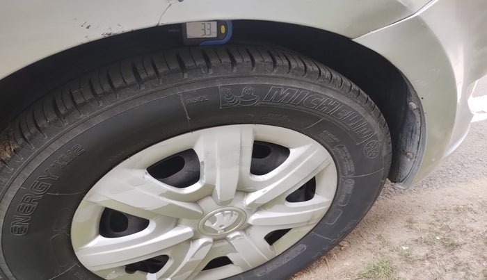 2013 Skoda Rapid AMBITION 1.6 MPI MT, Petrol, Manual, 95,591 km, tyre