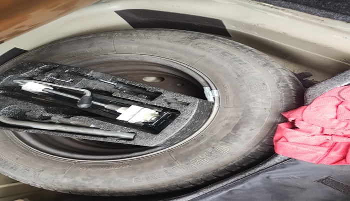 2013 Skoda Rapid AMBITION 1.6 MPI MT, Petrol, Manual, 95,591 km, tyre