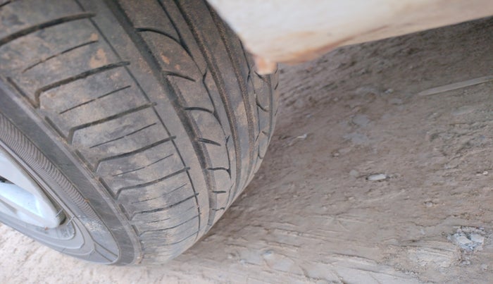 2013 Hyundai Grand i10 SPORTZ 1.1 CRDI, Diesel, Manual, 1,17,250 km, tyre