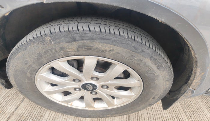 2016 Mahindra XUV500 W10 AWD, Diesel, Manual, 87,178 km, tyre