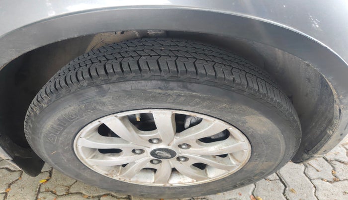 2016 Mahindra XUV500 W10 AWD, Diesel, Manual, 87,178 km, tyre