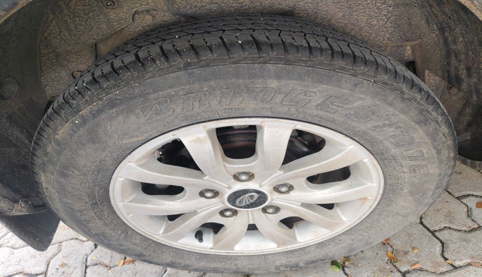 2016 Mahindra XUV500 W10 AWD, Diesel, Manual, 87,178 km, tyre