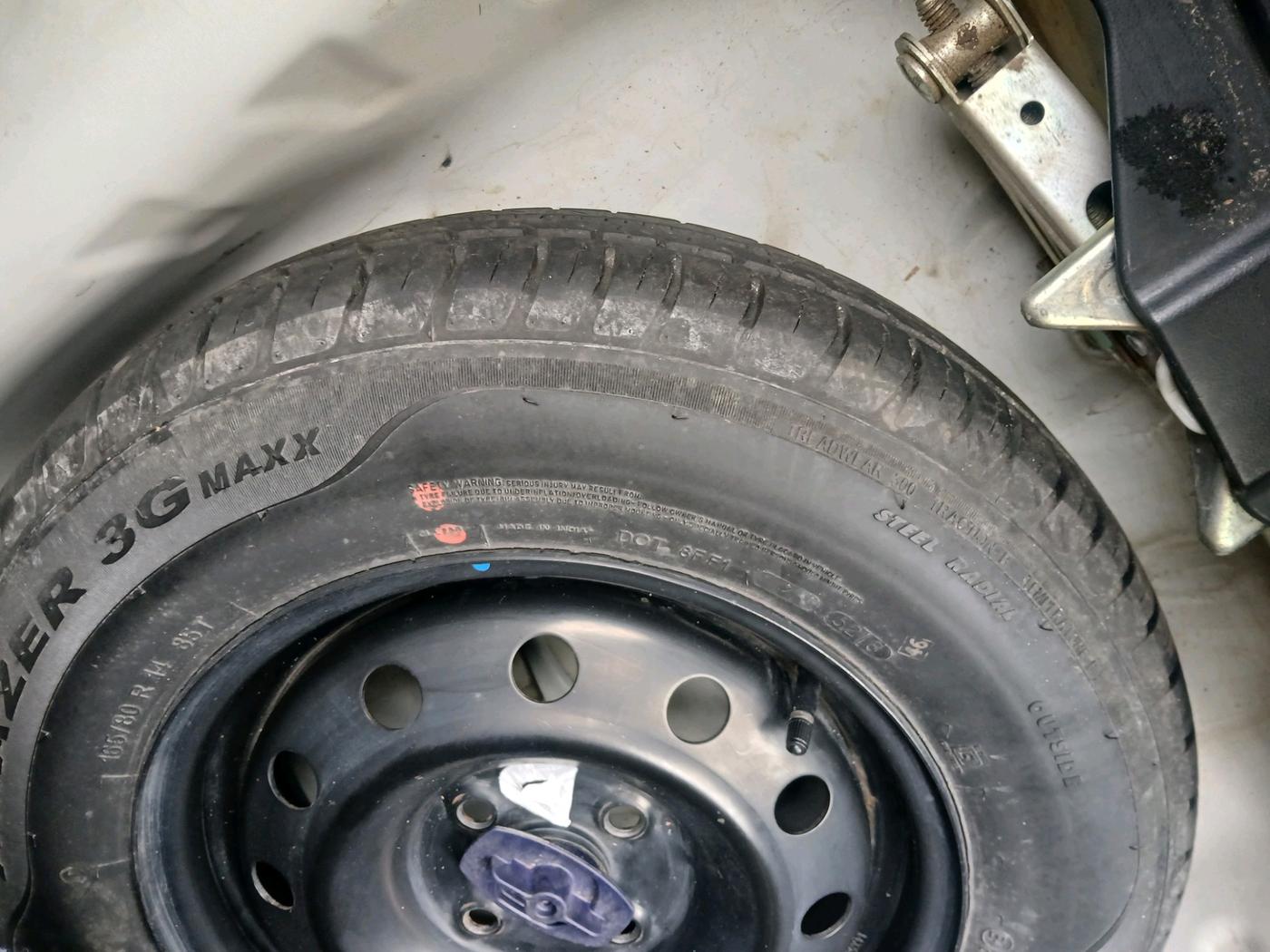 2019 Maruti Dzire VXI, Petrol, Manual, 49,259 km, tyre