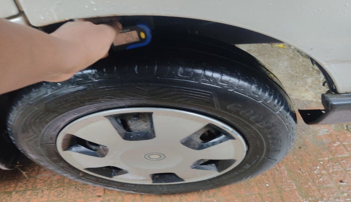 2011 Maruti Eeco 5 STR WITH A/C+HTR CNG, Petrol, Manual, 1,45,143 km, tyre