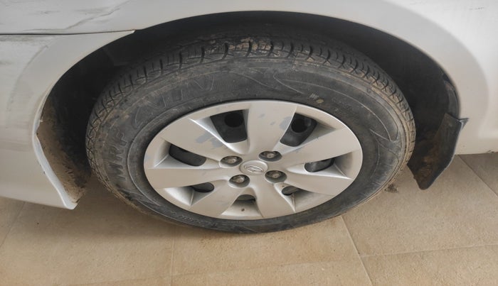 2010 Hyundai Verna TRANSFORM 1.6 VTVT, Petrol, Manual, 42,902 km, tyre