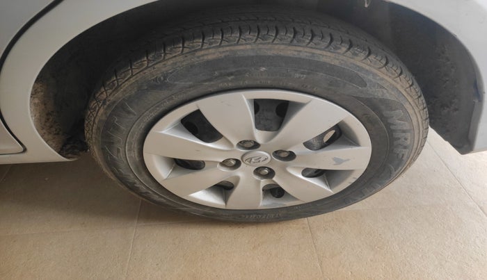 2010 Hyundai Verna TRANSFORM 1.6 VTVT, Petrol, Manual, 42,902 km, tyre