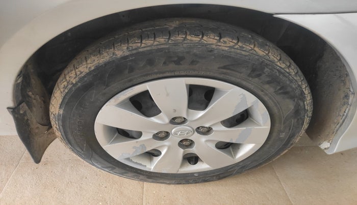 2010 Hyundai Verna TRANSFORM 1.6 VTVT, Petrol, Manual, 42,902 km, tyre