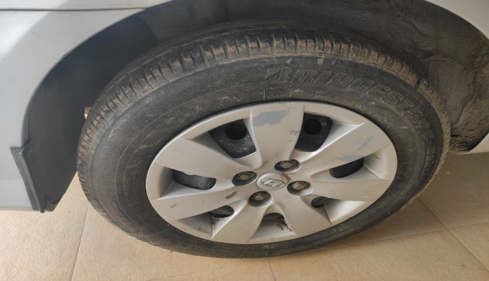 2010 Hyundai Verna TRANSFORM 1.6 VTVT, Petrol, Manual, 42,902 km, tyre
