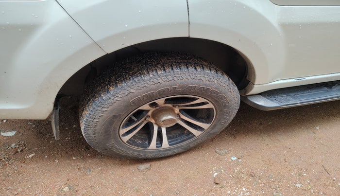 2015 Tata Safari Storme 2.2 VX 4X2, Diesel, Manual, 1,73,297 km, tyre