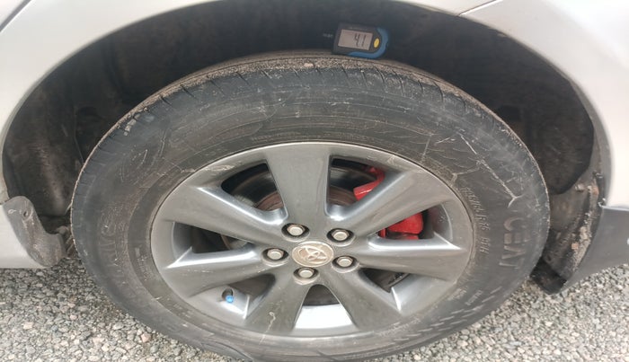 2011 Toyota Corolla Altis G DIESEL, Diesel, Manual, 1,35,594 km, tyre