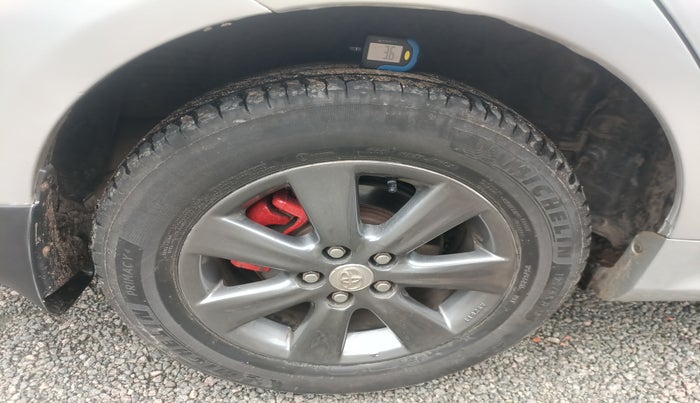 2011 Toyota Corolla Altis G DIESEL, Diesel, Manual, 1,35,594 km, tyre