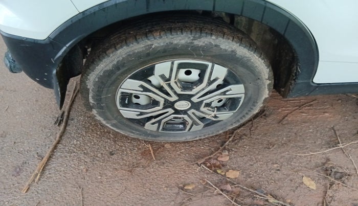 2023 Mahindra XUV300 W4 1.2 PETROL, Petrol, Manual, 11,903 km, tyre